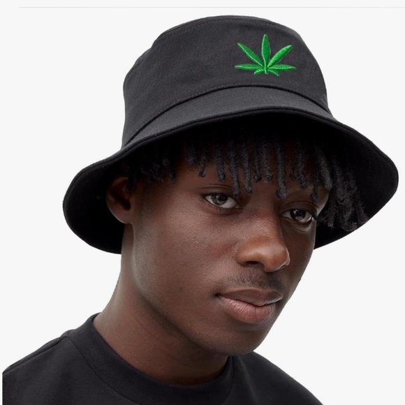 BLACK BUCKET HAT WITH EMBROIDERED WEED LEAF O/S **NWT** - Picture 3 of 6